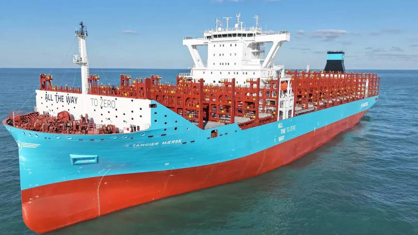 Maersk recibe el primero de una serie de seis buques de 9.000 TEUs con motorización dual