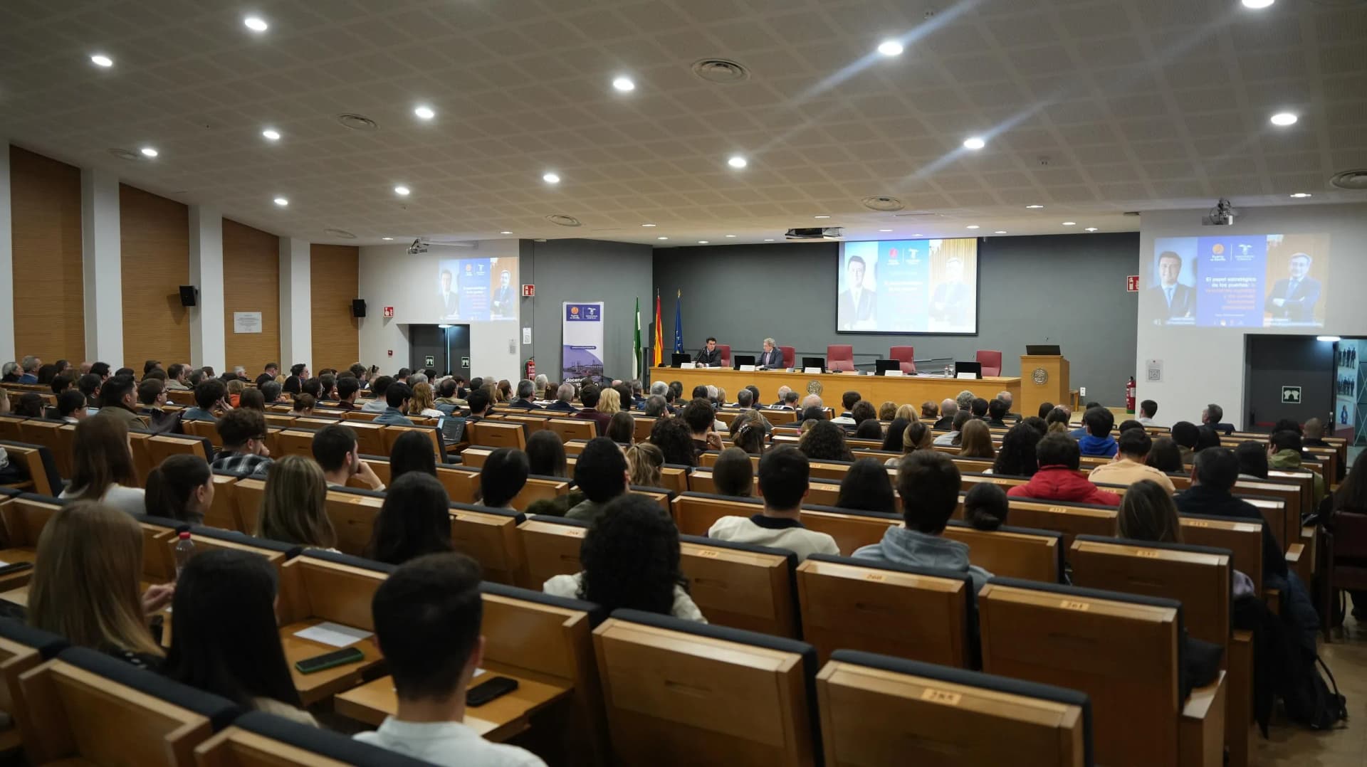 La Cátedra Puerto de Sevilla–Universidad de Sevilla inaugura 2026 con los ‘Diálogos Cátedra’