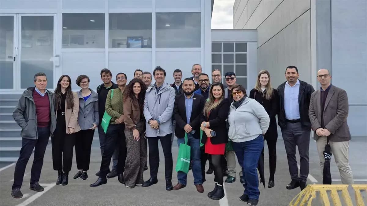 Grupo Transbull shows its cold storage facilities to a commercial delegation from Costa Rica
