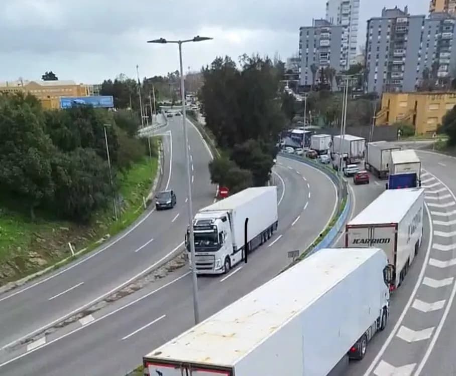 ATEIA propone usar la ZAL de San Roque para desviar y ordenar el tráfico de camiones ante el colapso del Puerto de Algeciras