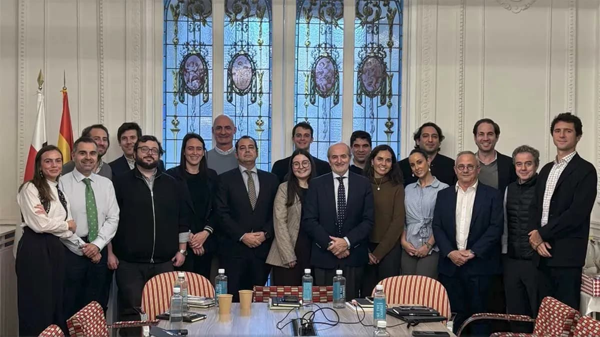 Pérez y Cía organizes a training session on tanker traffic for its international teams