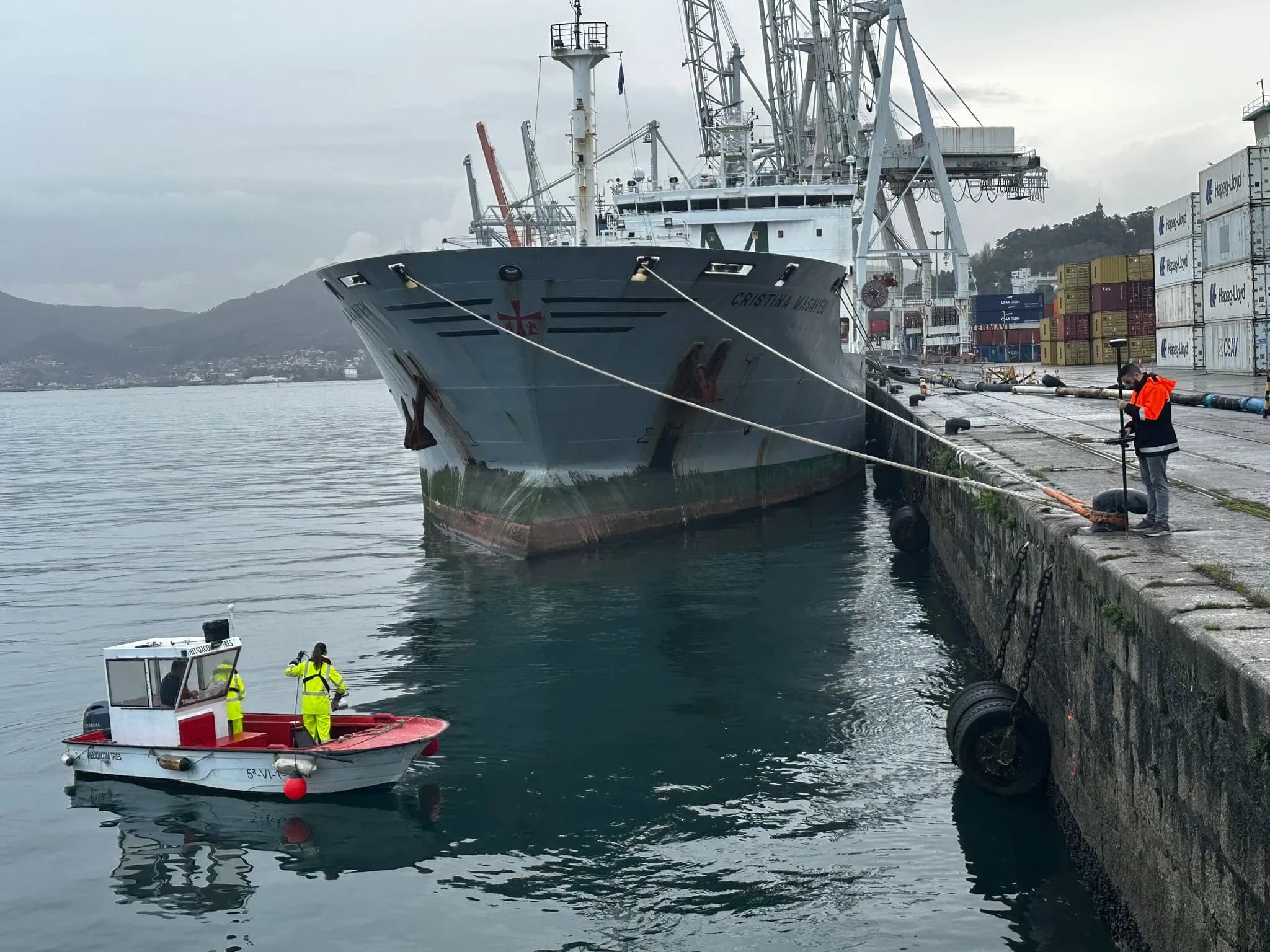 El Puerto de Vigo se sumerge para descubrir la vida que esconde bajo sus aguas