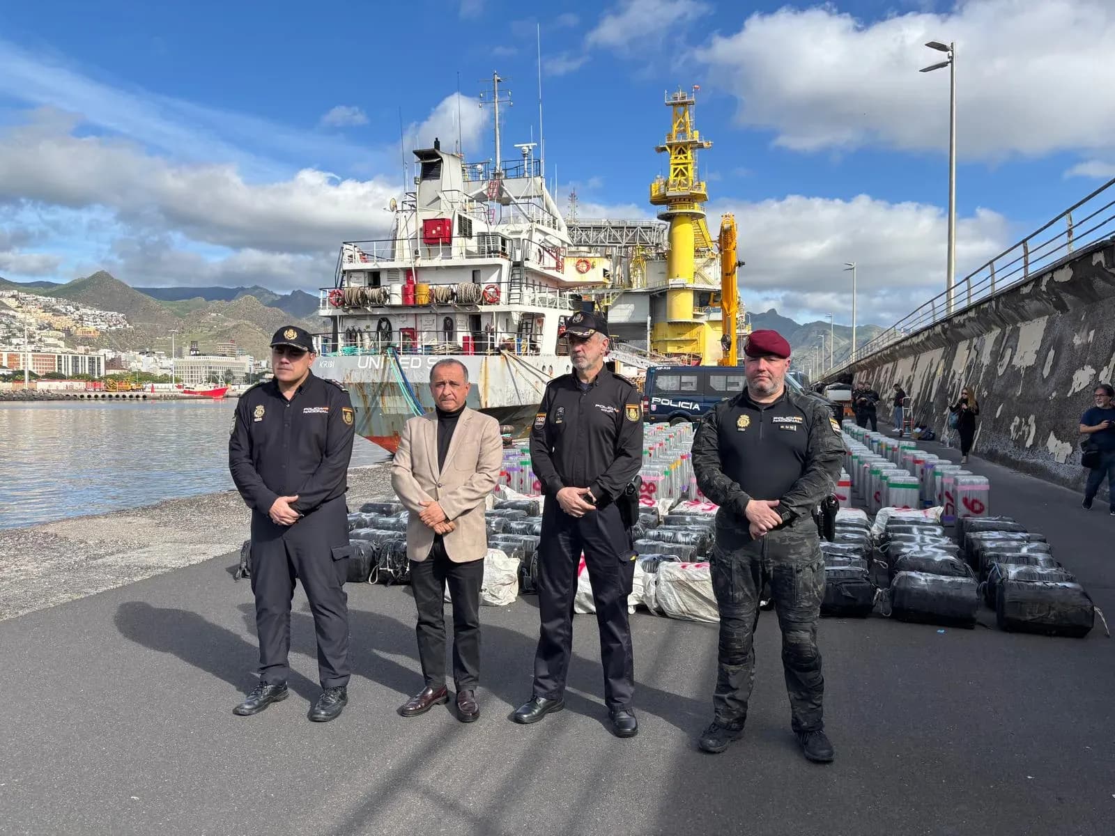 La Policía Nacional realiza la mayor aprehensión de cocaína en alta mar de su historia