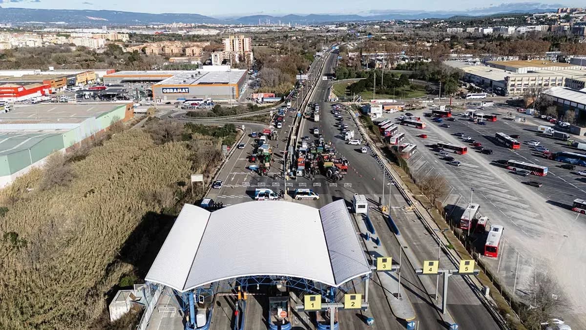 El Puerto de Tarragona activa el Plan de Autoprotección ante el bloqueo de por parte de agricultores