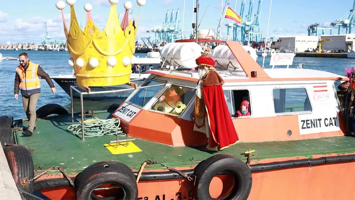 El Llano Amarillo acogerá el desembarco de los Reyes Magos tras el tradicional arrastre de latas en Algeciras