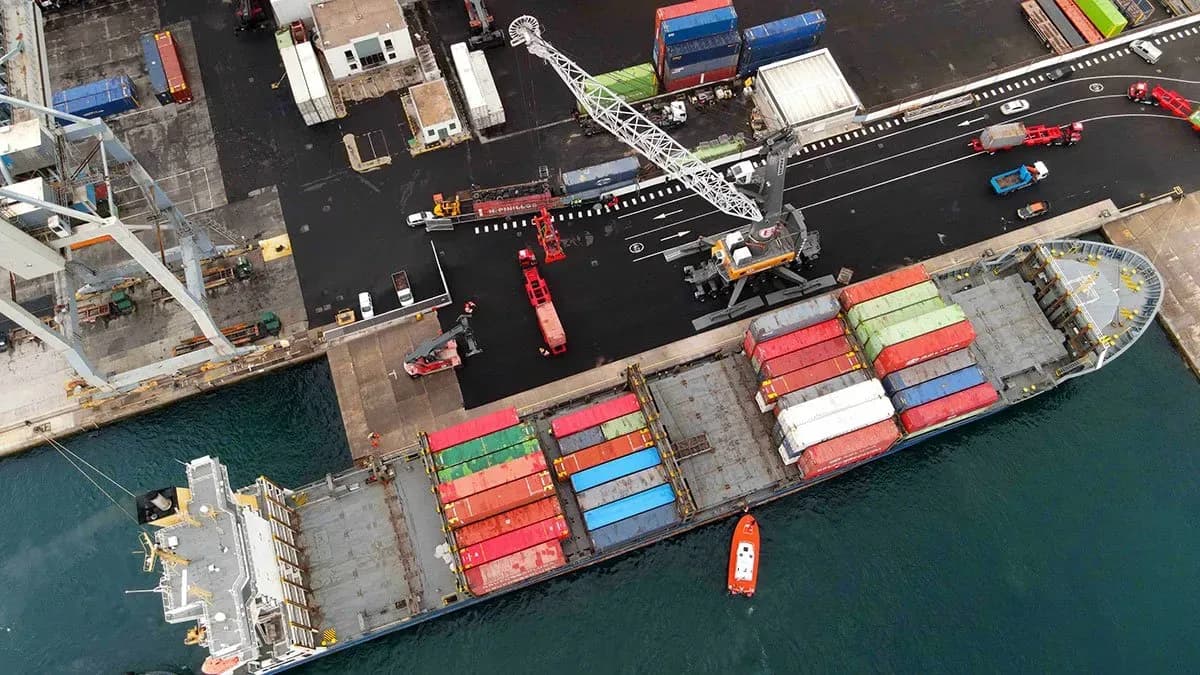 La CNMC recomienda revisar el diseño de las ayudas al transporte de mercancías a Canarias para evitar sobrecompensaciones