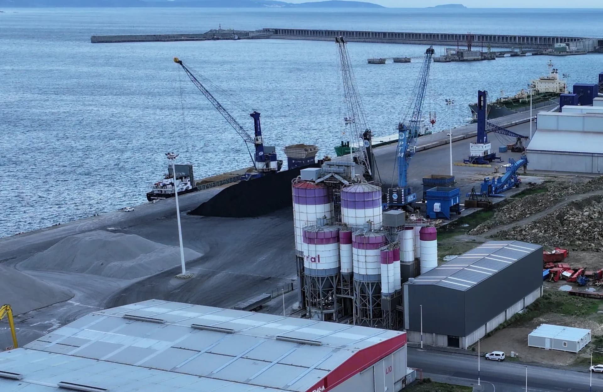 Cementos Carral proyecta una nueva ampliación de sus instalaciones en Punta Langosteira
