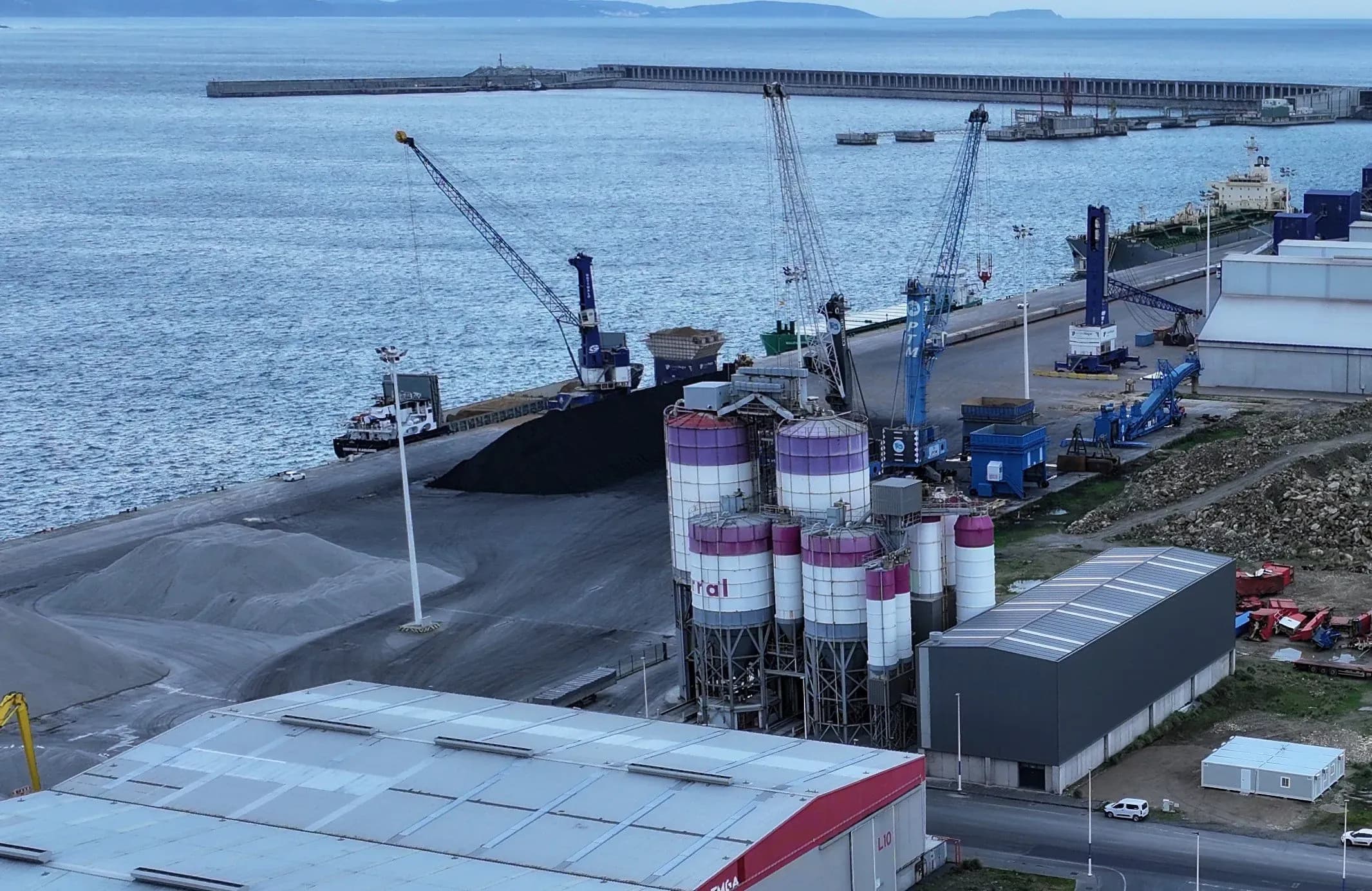 Cementos Carral proyecta una nueva ampliación de sus instalaciones en Punta Langosteira