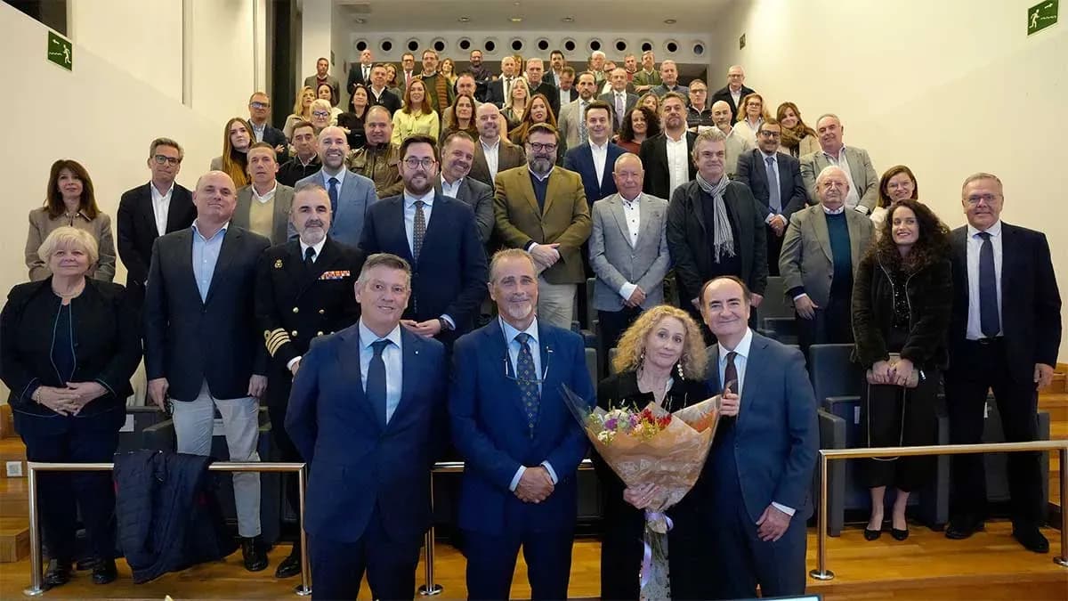 COMPORT distingue a Juan Flores Román por su trayectoria de más de 40 años en el sector de servicios al buque en Algeciras