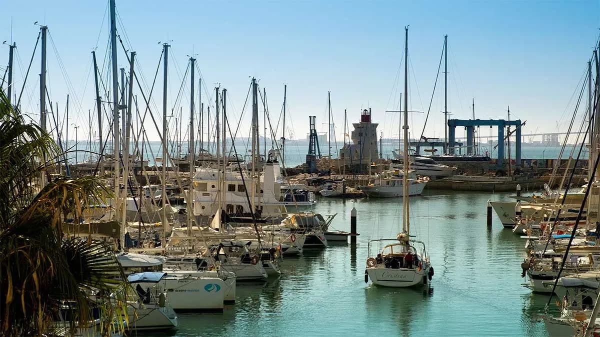 Marinas de Andalucía crea una red de seis comisiones temáticas para coordinar la gestión técnica de los puertos deportivos