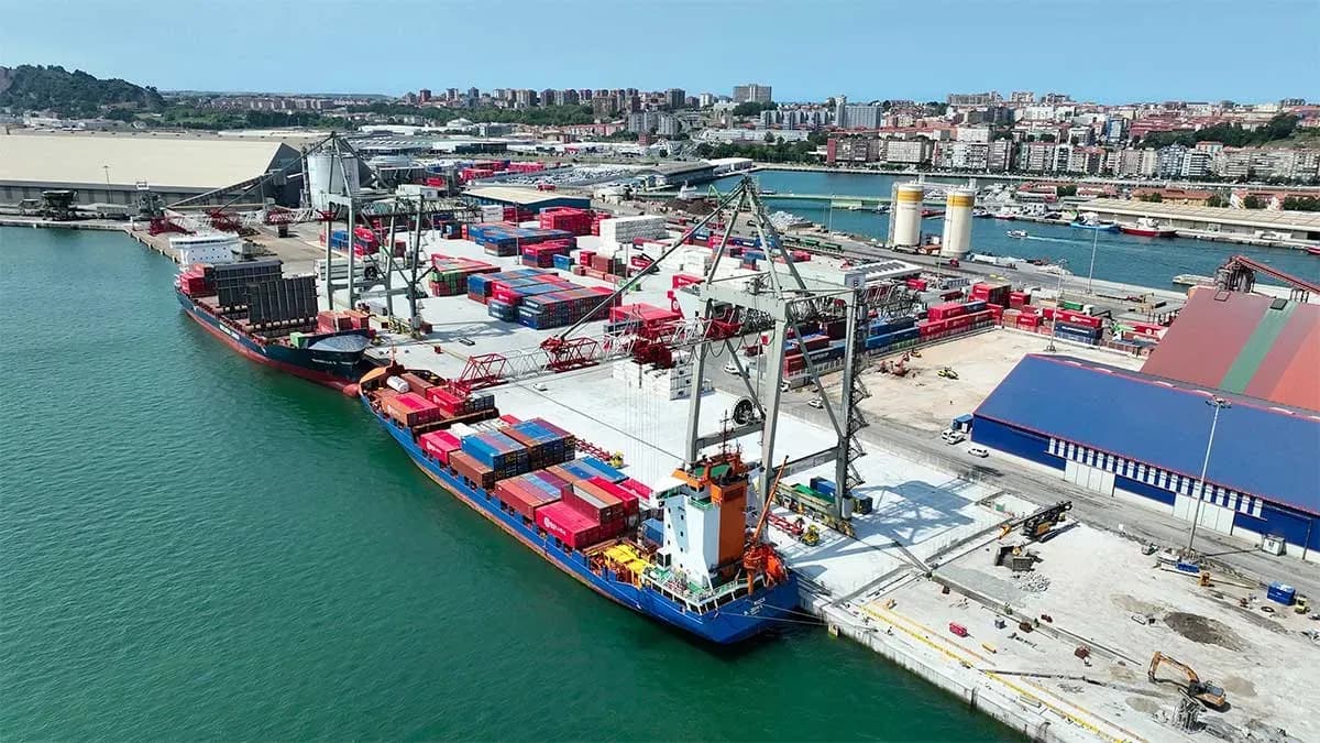 La Autoridad Portuaria de Santander prorroga diez años la concesión de la terminal de contenedores de Boluda