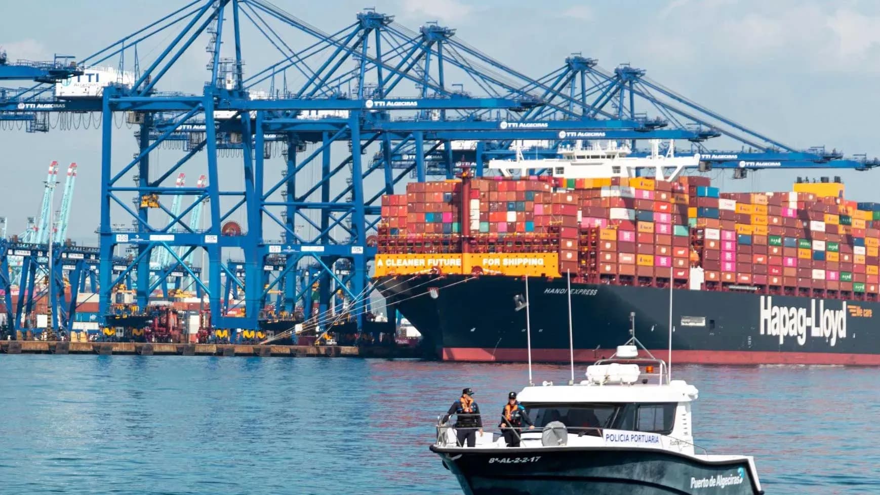 Hapag-Lloyd aboga por un regreso gradual y ordenado al Canal de Suez cuando la seguridad esté garantizada