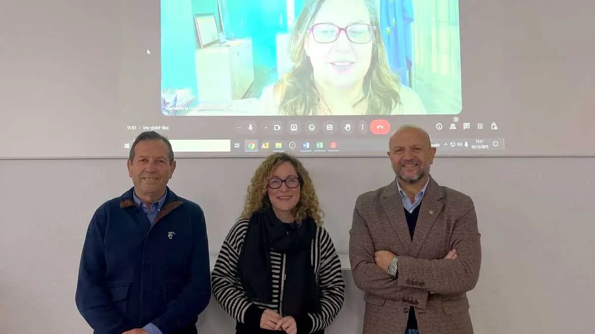 La Cátedra Fundación Moeve de la UCA otorga los premios a los mejores trabajos en transición energética, biodiversidad y agua
