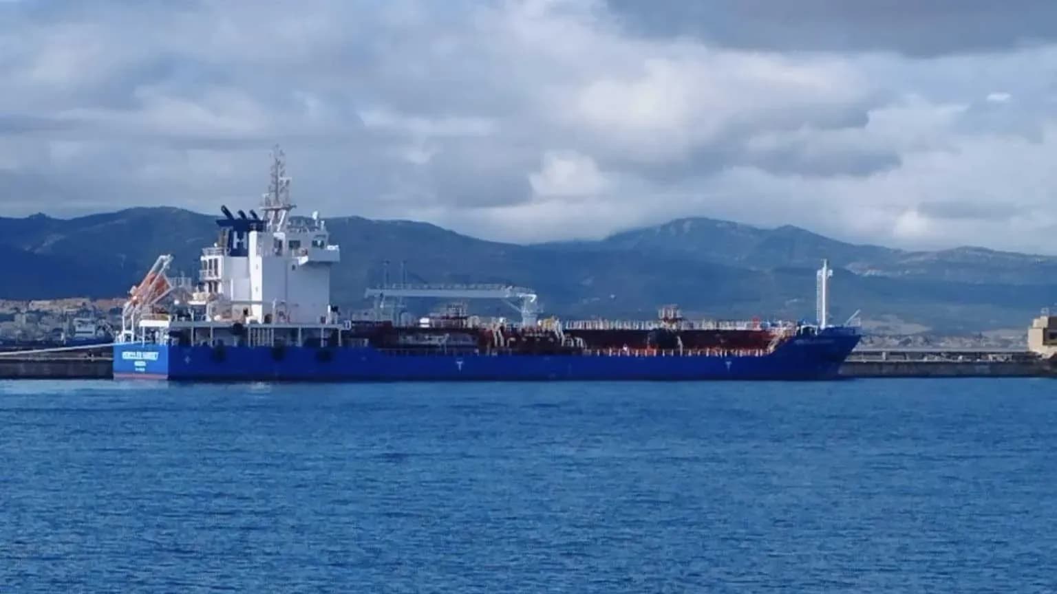 Peninsula inicia en Gibraltar la renovación de su flota con el quimiquero Hercules Harriet