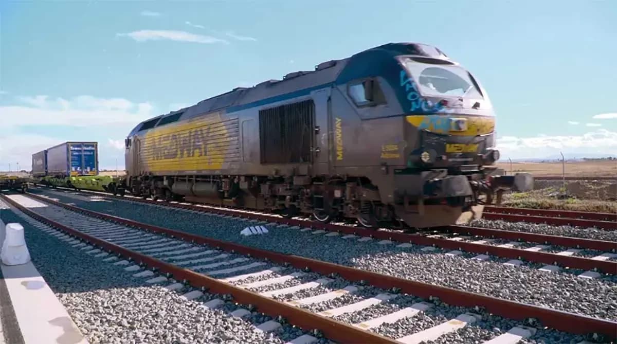 Adif completa la simulación comercial de la autopista ferroviaria Madrid-Badajoz con semirremolques de cuatro metros de altura