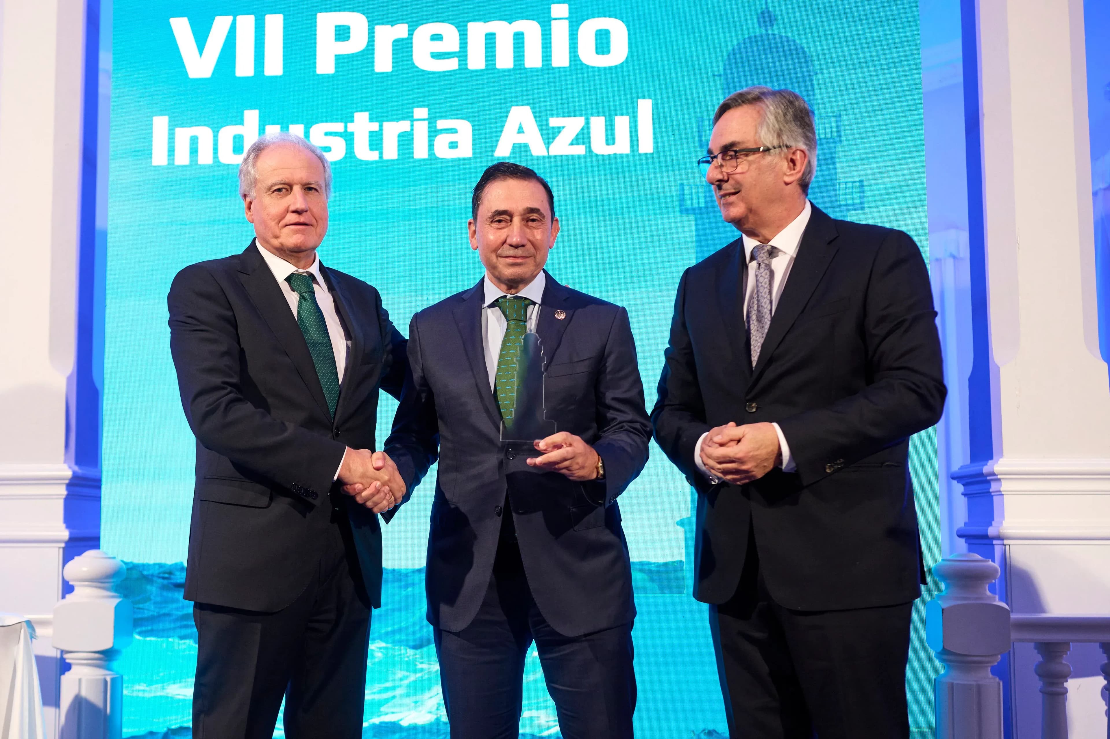 El Clúster MarCA reconoce la trayectoria internacional de Tony Fernández Jove con el VII Premio Industria Azul