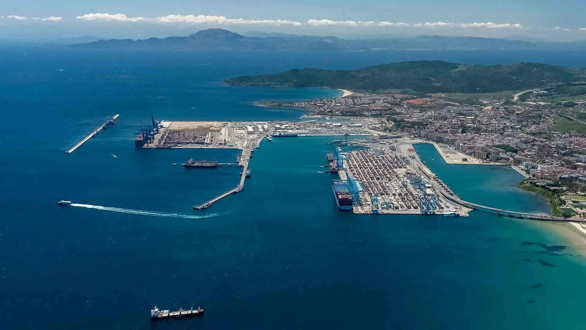 La Universidad de Cádiz realizará un nuevo estudio sobre el impacto económico de los puertos de Algeciras y Tarifa