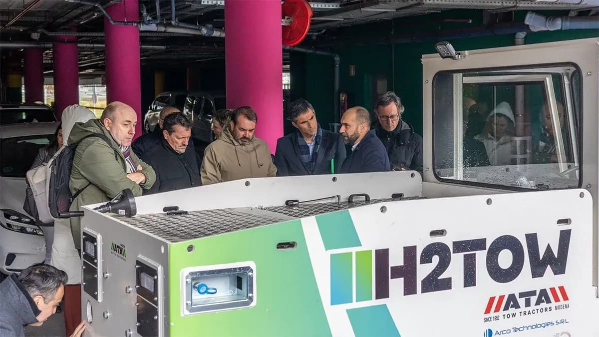 El Puerto de Bilbao acoge la primera demostración operativa del tractor logístico H2TowTractor en Europa