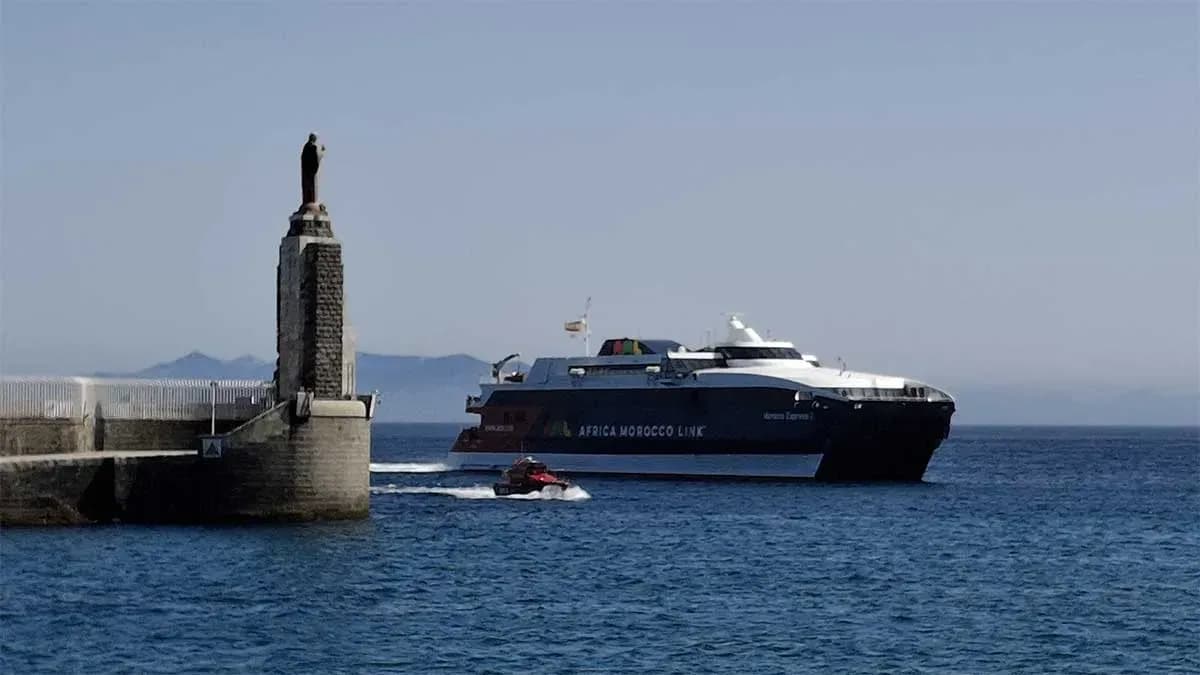 Tarifa encadena tres días sin ferris hacia Tánger por el temporal en el Estrecho