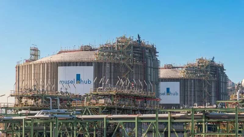 El Musel Energy Hub inicia el suministro de bioGNL a buques y camiones desde su planta en Gijón