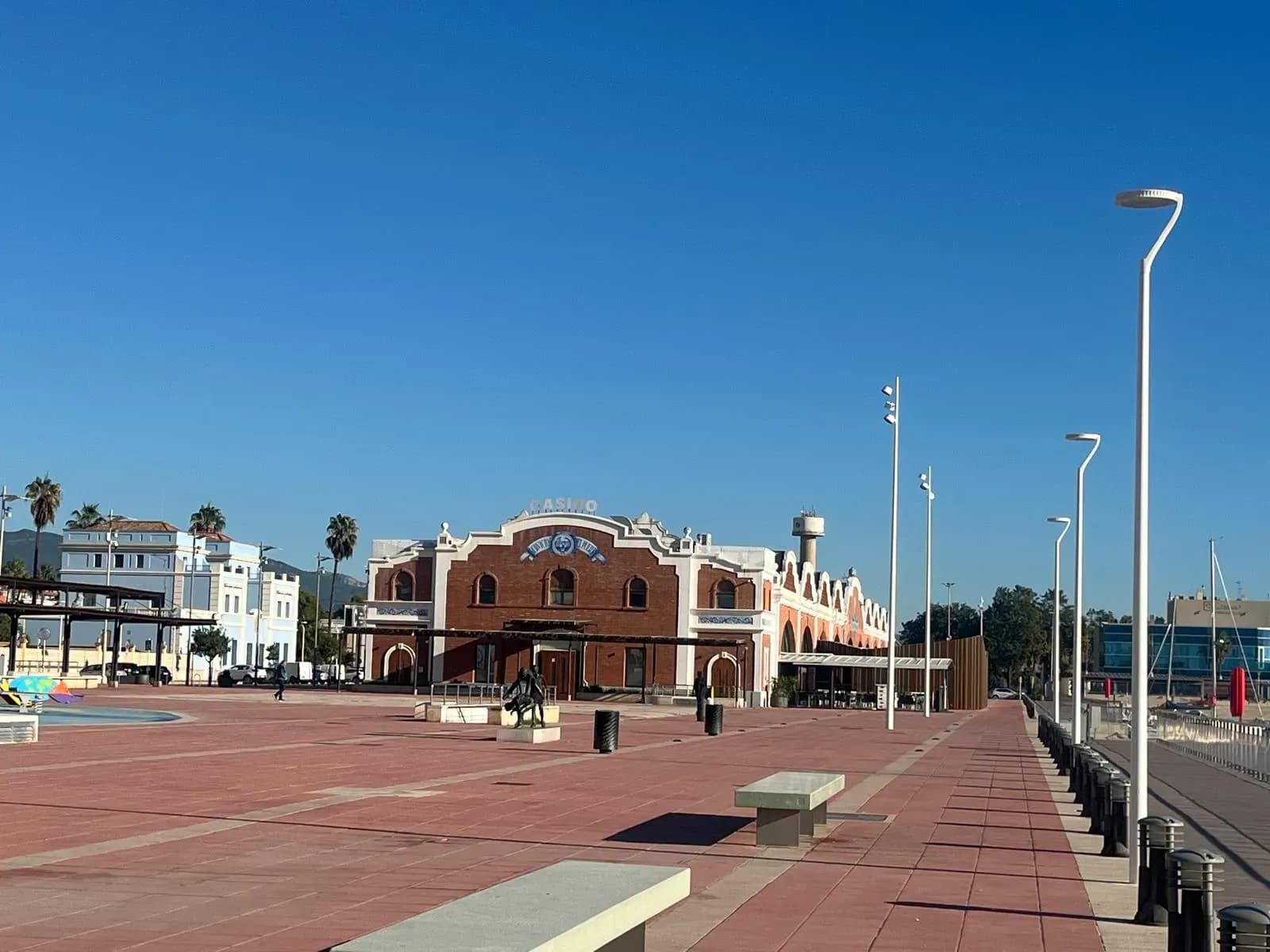 El Puerto de Castellón amplía su alumbrado con nuevas farolas en el muelle de Costa