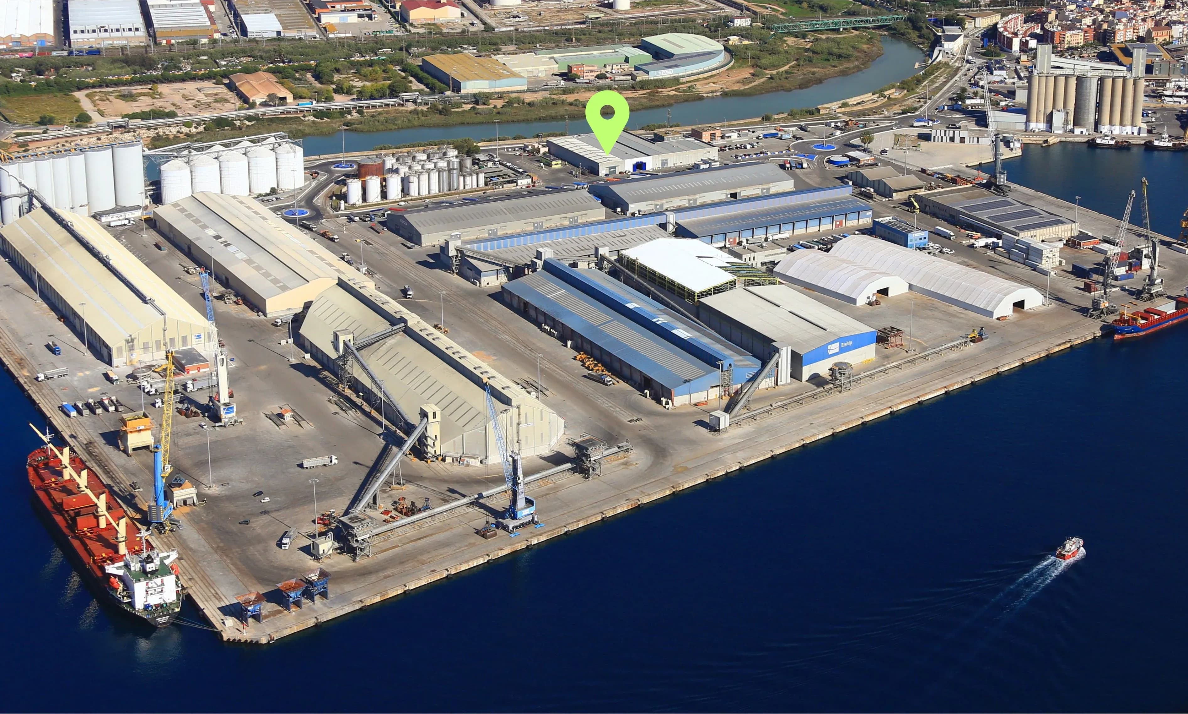 El Puerto de Tarragona prepara la cubierta del muelle de Castilla para su mayor planta solar