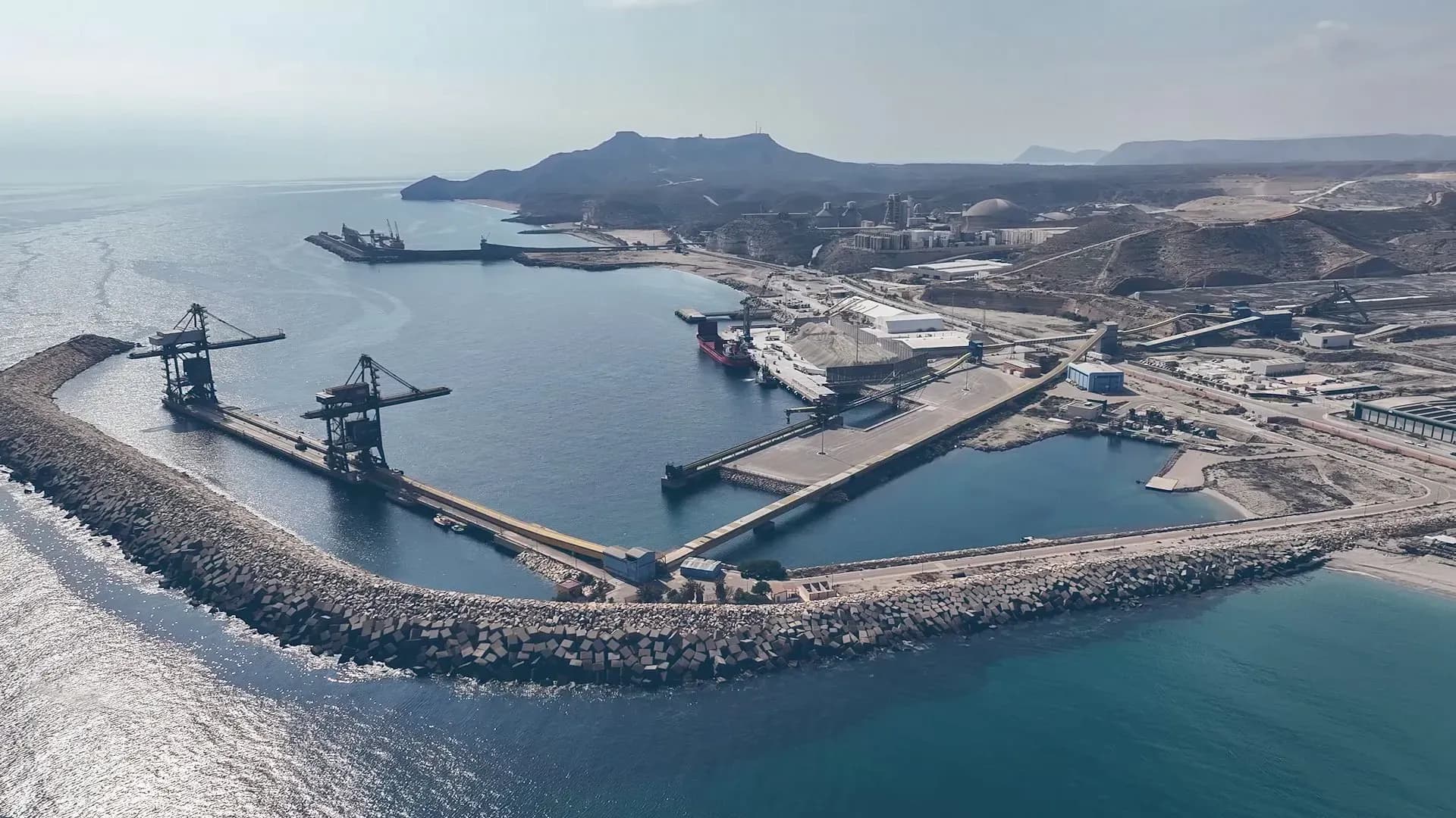 La Autoridad Portuaria de Almería recupera el espacio portuario de Endesa en Carboneras tras extinguir la concesión