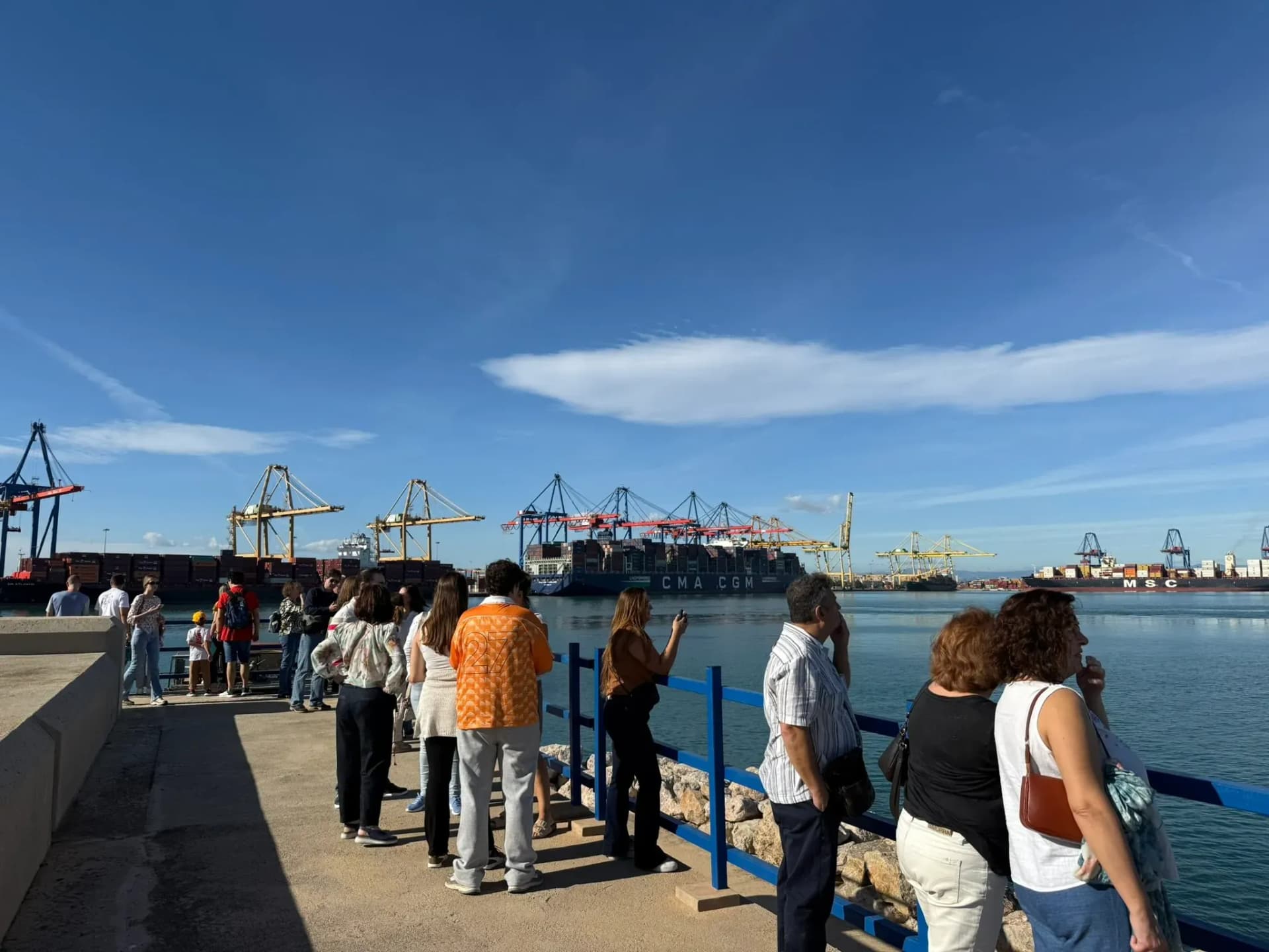 Más de 600 personas visitan el Puerto de Valencia en una jornada de puertas abiertas organizada por Valenciaport