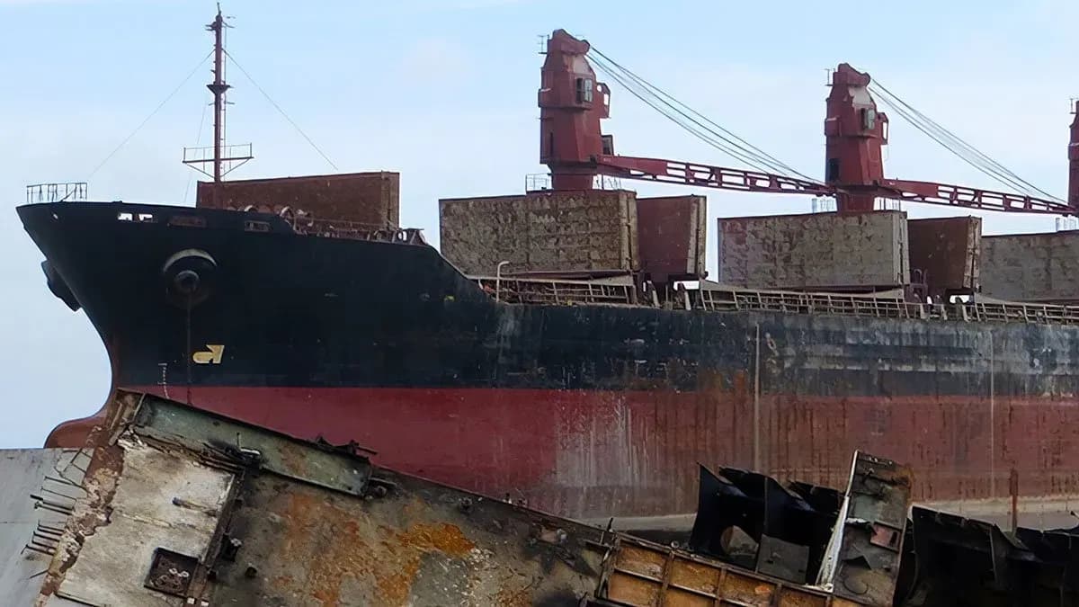 BIMCO estima que hay más de 500 buques y 1,8 millones de TEUs pendientes de reciclaje