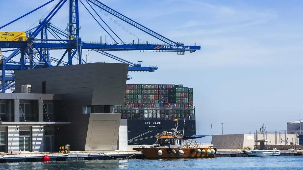 El tráfico de contenedores de Valenciaport cae un 4,5 % en septiembre pese al crecimiento acumulado anual