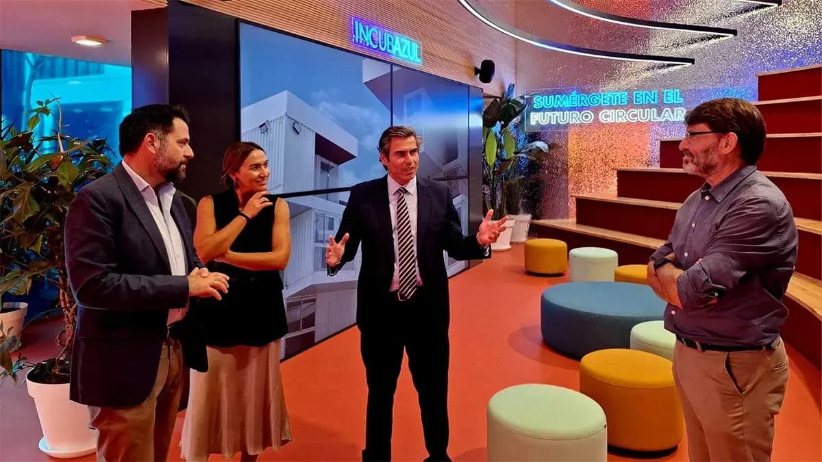El director general de Pesca de la Junta visita los proyectos de Economía Azul de la Zona Franca de Cádiz