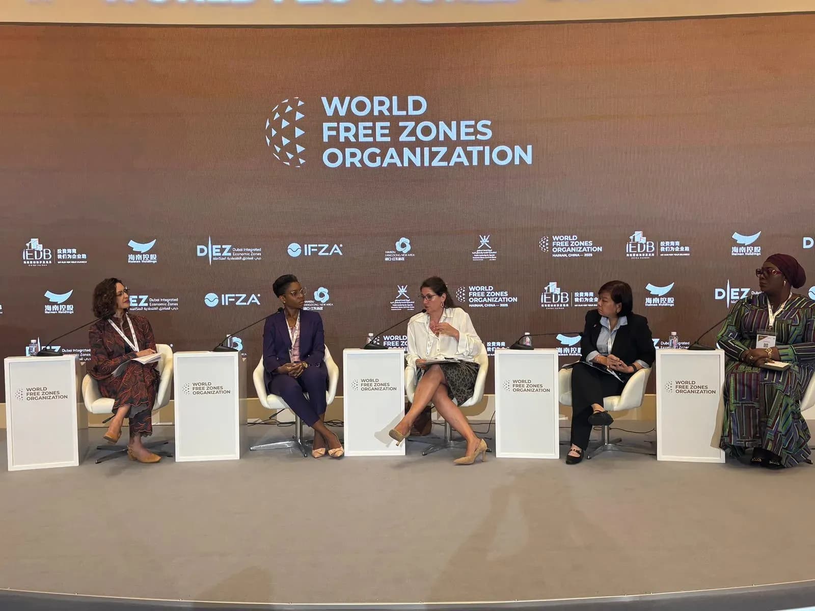 El CZFB refuerza su papel internacional en el Congreso Mundial de Zonas Francas