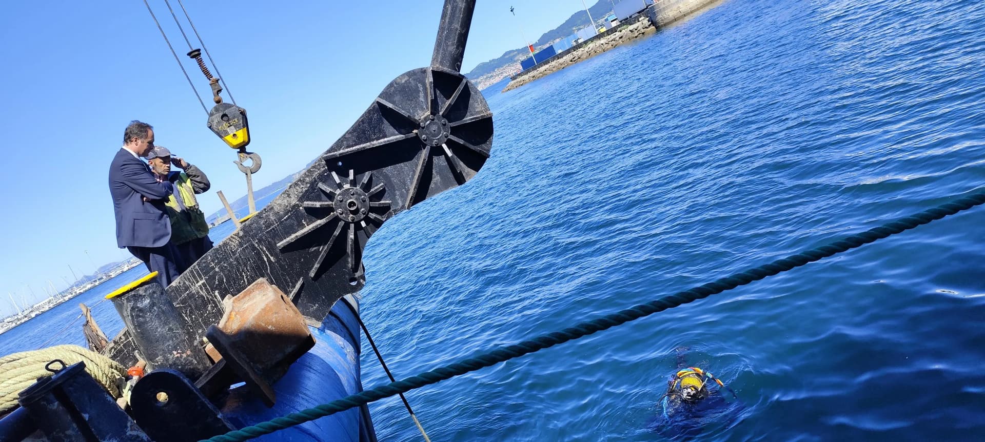 Enaleia y Allianz organizarán una limpieza de fondos marinos en el Puerto de Vigo para combatir la contaminación por plásticos