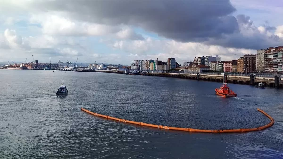 El Puerto de Santander realiza un simulacro de emergencia por derrame de hidrocarburos
