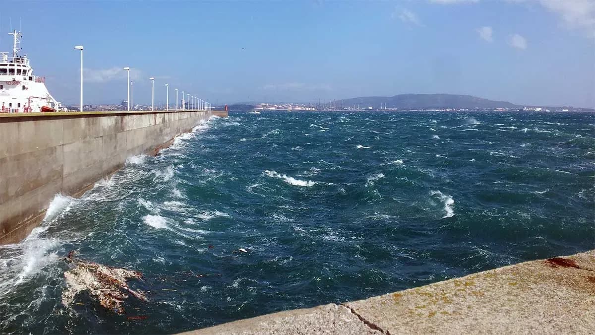 Puertos del Estado desarrollará una herramienta para evaluar los riesgos climáticos en los puertos de interés general