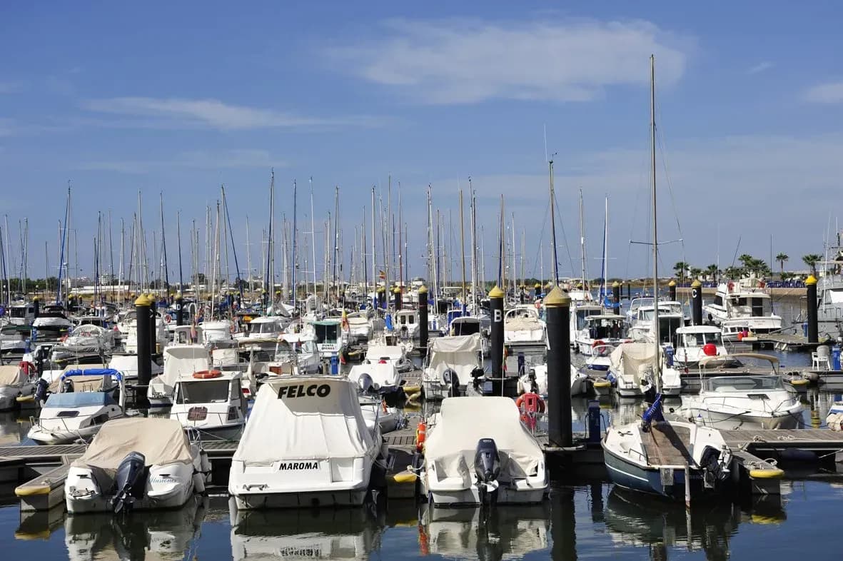 El Puerto Deportivo de Ayamonte recuperará calados tras la autorización del dragado por parte de la Junta de Andalucía