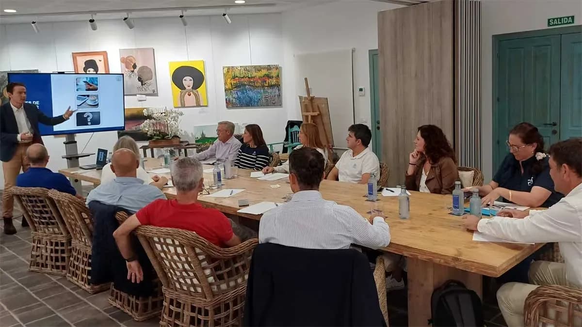 Marinas de Andalucía impulsa la formación directiva con unas jornadas en el Puerto de Sotogrande