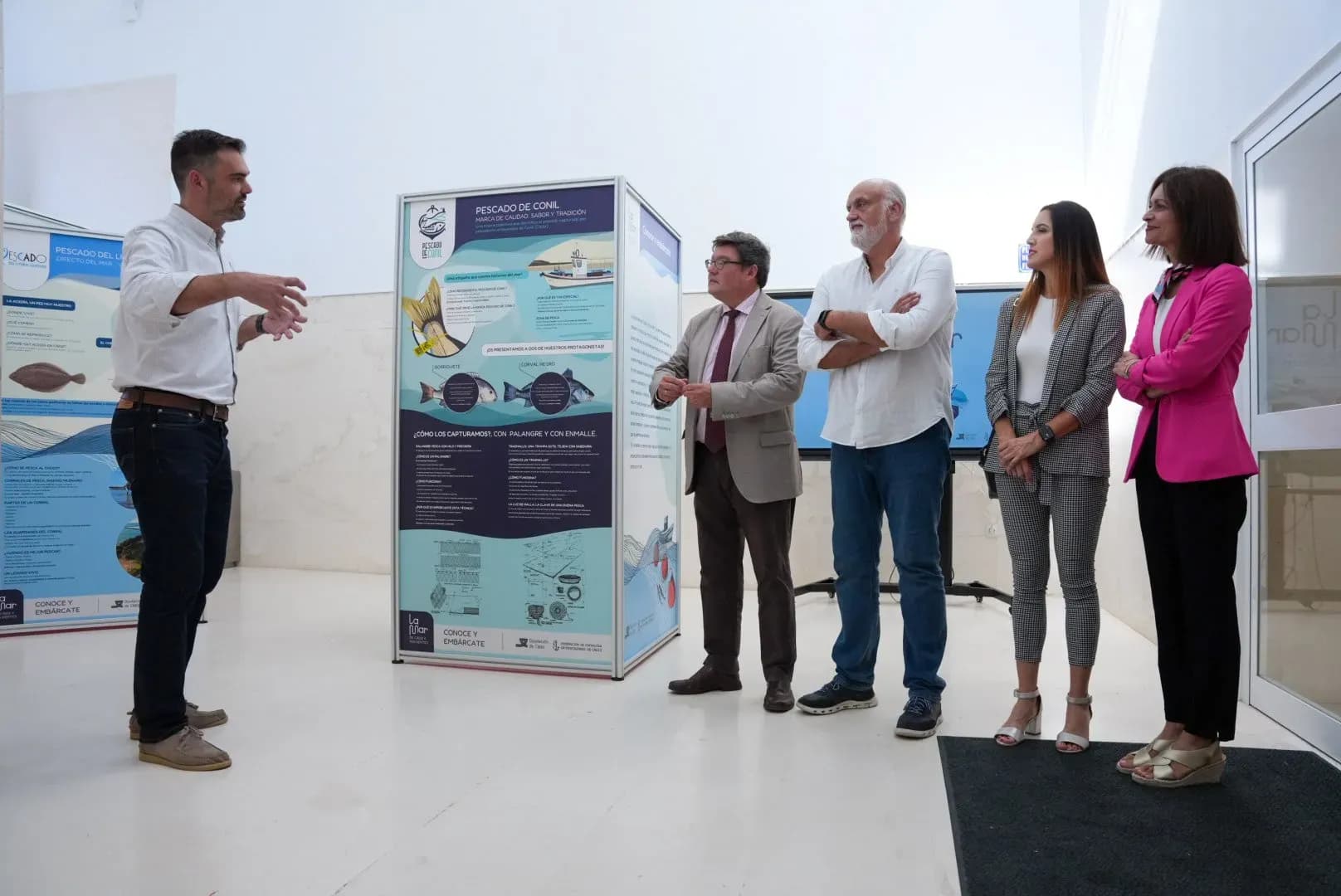 La exposición ‘Conoce y embárcate’ acerca la pesca artesanal a los institutos de la provincia de Cádiz