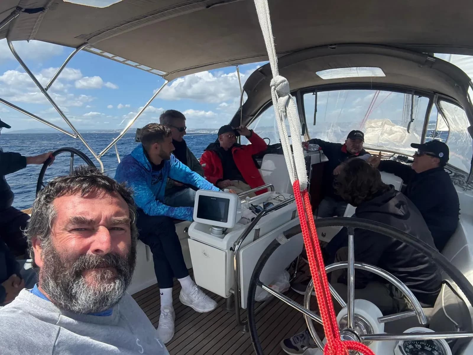 Puerto Sotogrande colabora con Alavela Yachting en la formación práctica de titulaciones náuticas oficiales