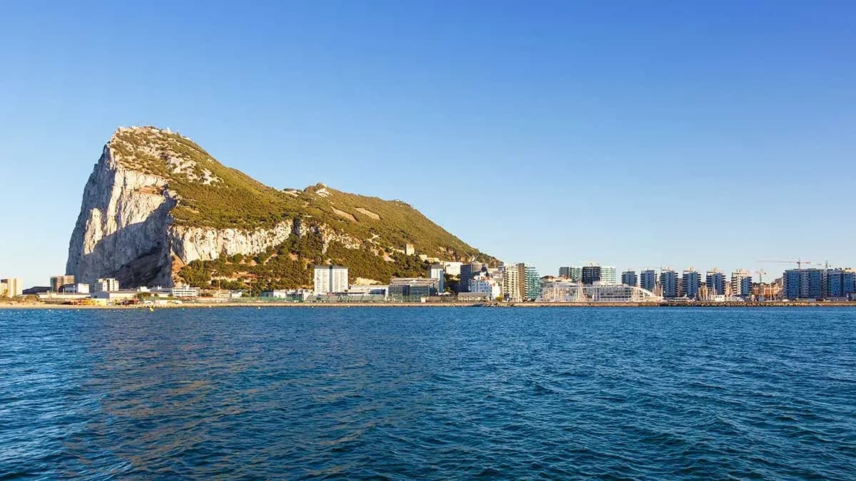 El Parlamento Europeo aborda las denuncias ecologistas por contaminación en aguas próximas a Gibraltar