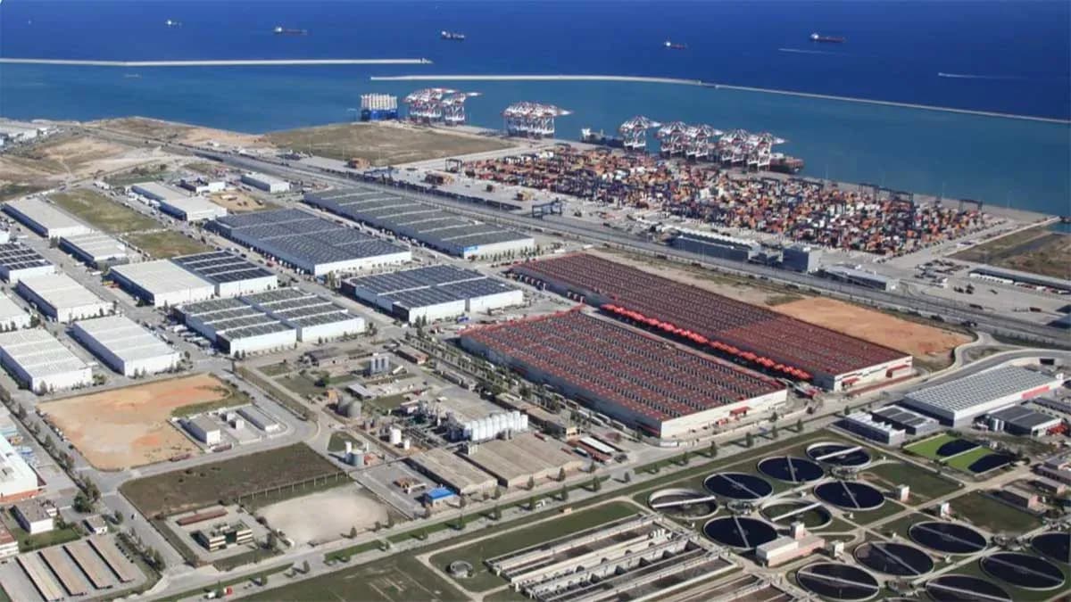 El Puerto de Barcelona licita su primera planta de hidrógeno verde para uso logístico y portuario