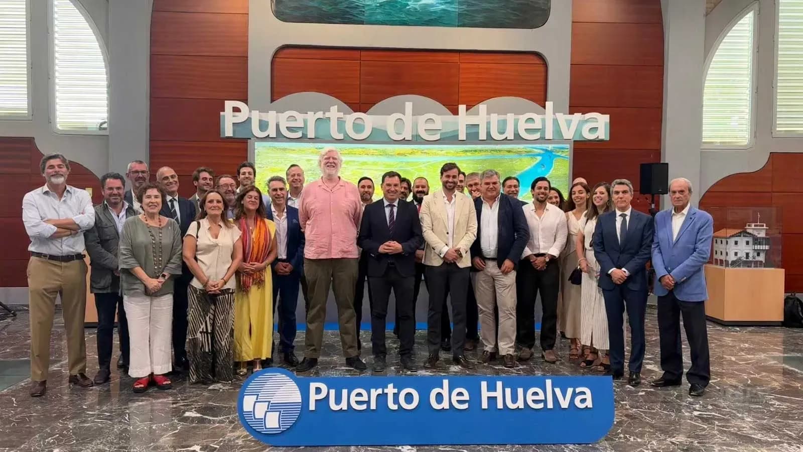 Empresarios del Club de Negocios Talento de Sevilla conocen los proyectos estratégicos del Puerto de Huelva