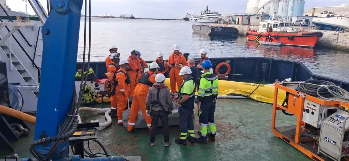 Gibraltar ensaya con éxito su capacidad de respuesta ante vertidos de petróleo