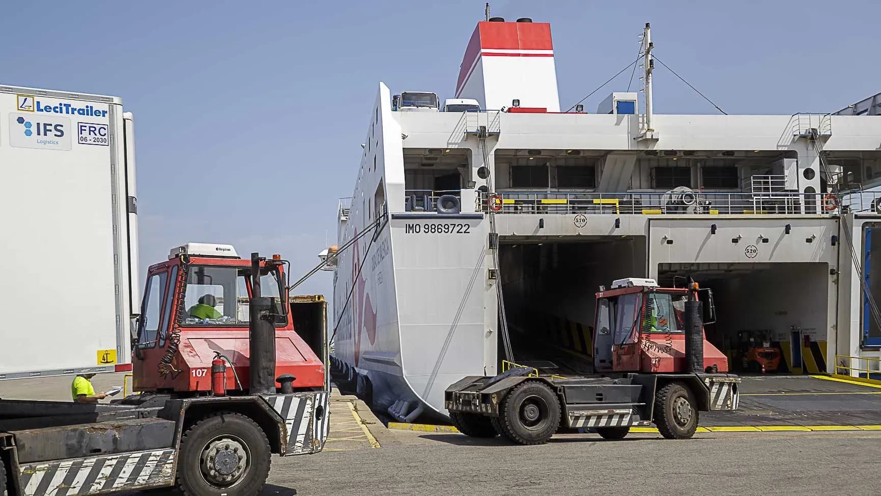 Canarias reclama al Ministerio de Transportes garantías sobre la continuidad de la línea marítima Cádiz-Canarias