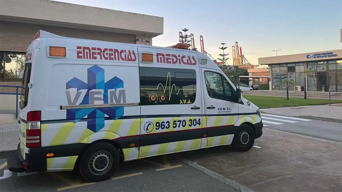 Valencia refuerza su dispositivo sanitario portuario con una ambulancia medicalizada permanente