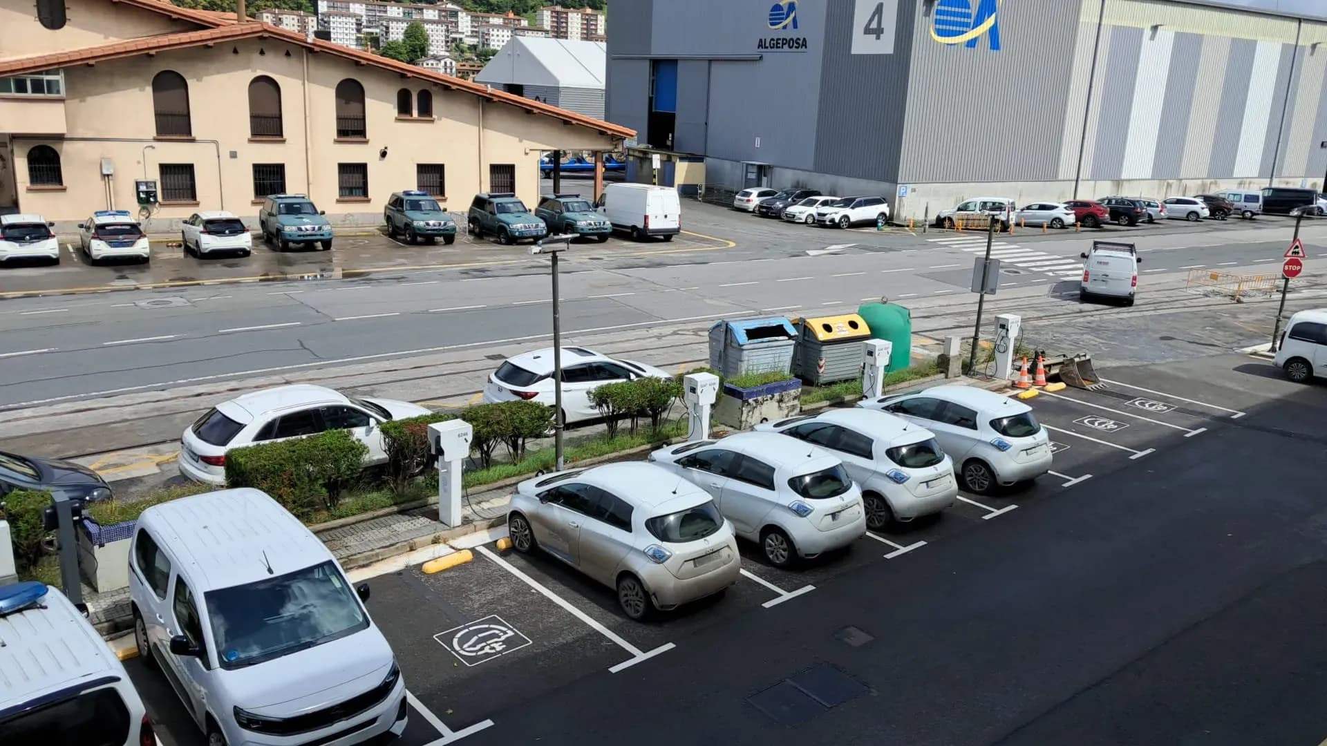 La Autoridad Portuaria de Pasaia instala ocho nuevos puntos de recarga para vehículos eléctricos