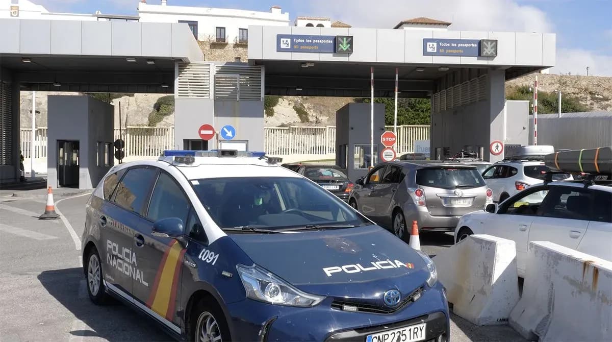Empresarios de Tarifa reclaman trasladar la OPE al puerto de Algeciras durante los meses de verano