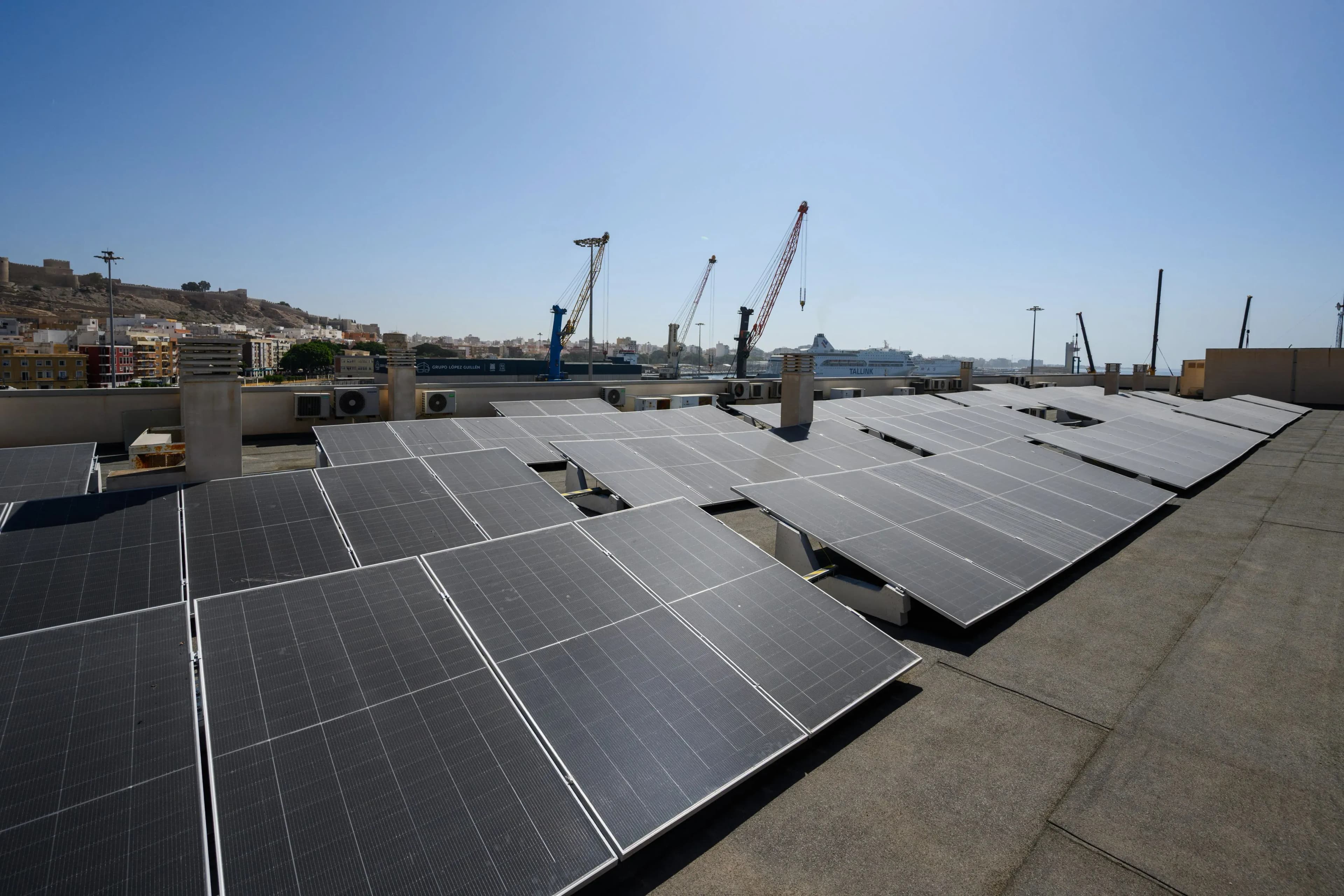 La Autoridad Portuaria de Almería instala una planta solar fotovoltaica en el PCF del Muelle de Ribera – Poniente