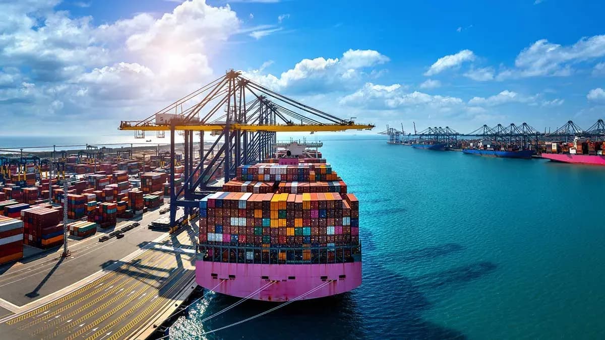 Los aranceles y el exceso de capacidad presionan las tarifas del transporte marítimo de contenedores a la baja