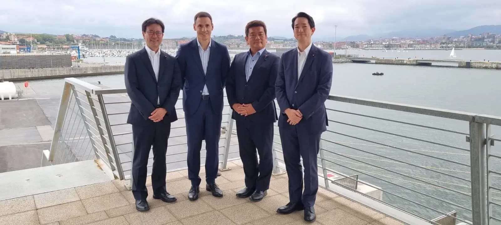 Una delegación del Parlamento japonés visita el Puerto de Bilbao para fortalecer la cooperación logística y comercial